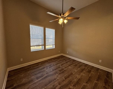 939 W Frey Street - Photo Thumbnail 9