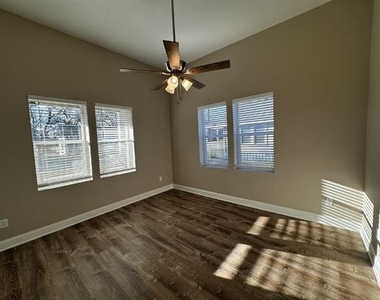 939 W Frey Street - Photo Thumbnail 8
