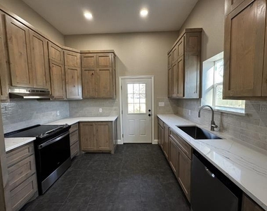 939 W Frey Street - Photo Thumbnail 5