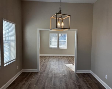 939 W Frey Street - Photo Thumbnail 4