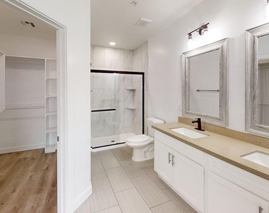 9160 N 67th Avenue - Photo Thumbnail 13