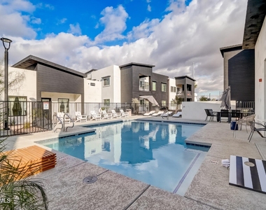 9160 N 67th Avenue - Photo Thumbnail 18