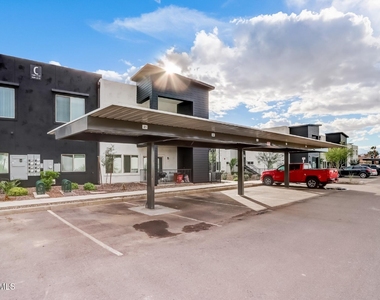 9160 N 67th Avenue - Photo Thumbnail 1