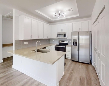 9160 N 67th Avenue - Photo Thumbnail 4