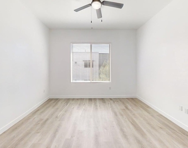 9160 N 67th Avenue - Photo Thumbnail 12