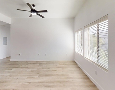 9160 N 67th Avenue - Photo Thumbnail 7
