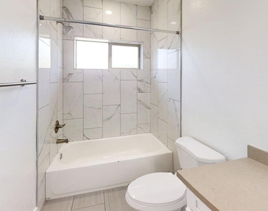 9160 N 67th Avenue - Photo Thumbnail 14