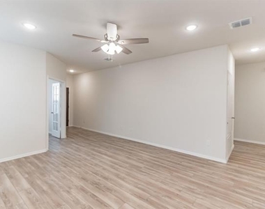 804 Cormorant Street - Photo Thumbnail 8