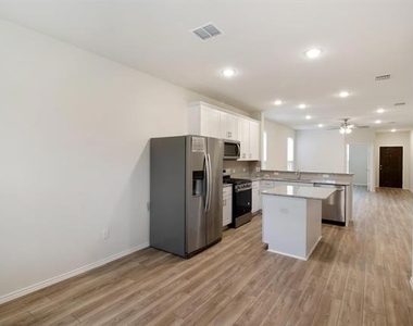 804 Cormorant Street - Photo Thumbnail 2