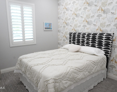 2910 E Wildhorse Drive - Photo Thumbnail 28