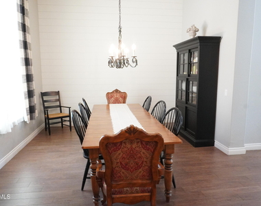 2910 E Wildhorse Drive - Photo Thumbnail 10