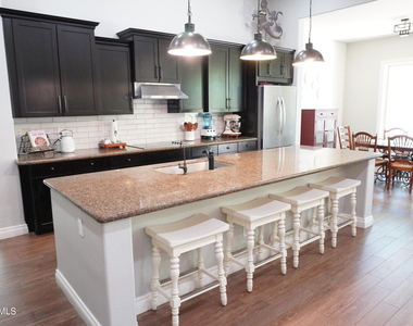 2910 E Wildhorse Drive - Photo Thumbnail 8