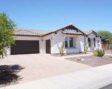 2910 E Wildhorse Drive - Photo Thumbnail 6