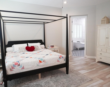 2910 E Wildhorse Drive - Photo Thumbnail 30