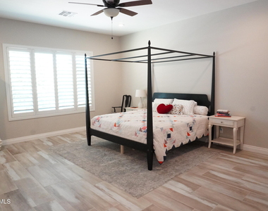 2910 E Wildhorse Drive - Photo Thumbnail 29