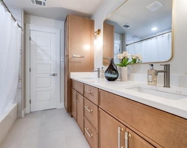 7115 Meadow Road - Photo Thumbnail 12
