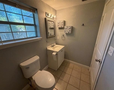 979 W Pecan Street - Photo Thumbnail 26