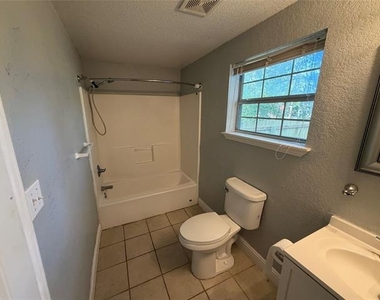 979 W Pecan Street - Photo Thumbnail 25