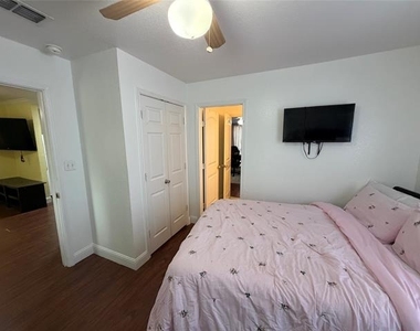 979 W Pecan Street - Photo Thumbnail 16