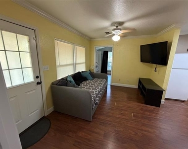979 W Pecan Street - Photo Thumbnail 23