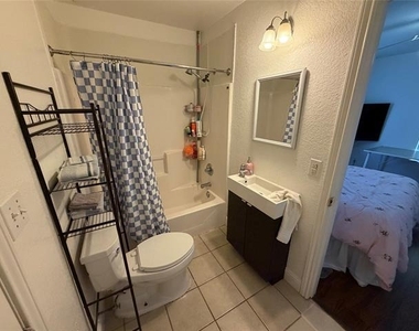 979 W Pecan Street - Photo Thumbnail 13
