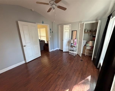 979 W Pecan Street - Photo Thumbnail 4