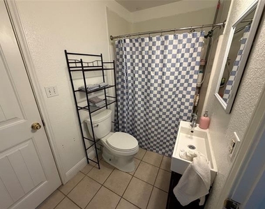 979 W Pecan Street - Photo Thumbnail 12