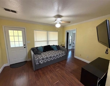 979 W Pecan Street - Photo Thumbnail 22