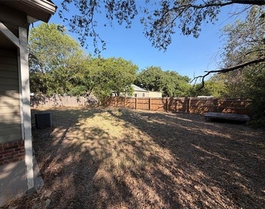 979 W Pecan Street - Photo Thumbnail 28