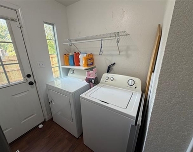 979 W Pecan Street - Photo Thumbnail 6