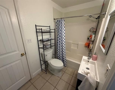 979 W Pecan Street - Photo Thumbnail 15
