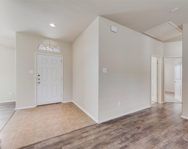 1077 Hampton Bay Drive - Photo Thumbnail 3