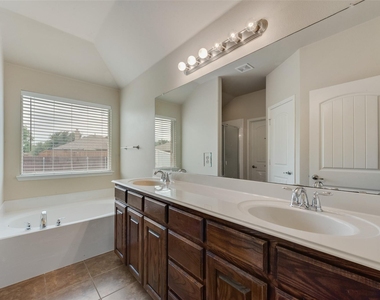 1077 Hampton Bay Drive - Photo Thumbnail 15