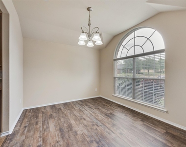 1077 Hampton Bay Drive - Photo Thumbnail 4