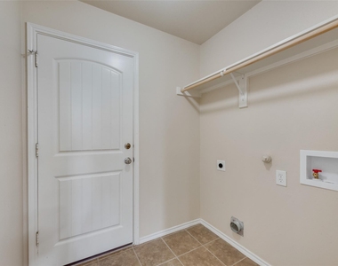 1077 Hampton Bay Drive - Photo Thumbnail 21