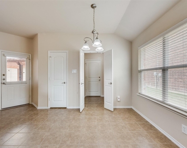 1077 Hampton Bay Drive - Photo Thumbnail 9