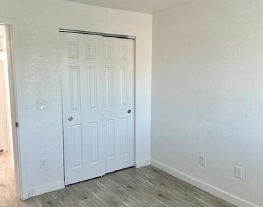 1504 E Indianola Avenue - Photo Thumbnail 15