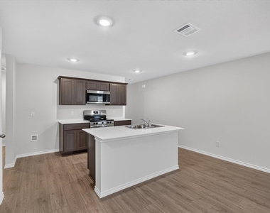 1153 Northfield Drive - Photo Thumbnail 6