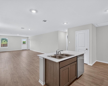 1153 Northfield Drive - Photo Thumbnail 7