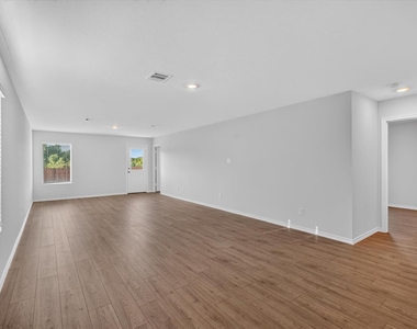 1153 Northfield Drive - Photo Thumbnail 9
