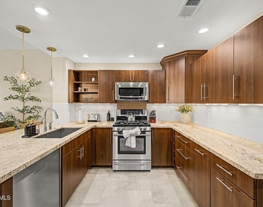 20121 N 76th Street - Photo Thumbnail 5