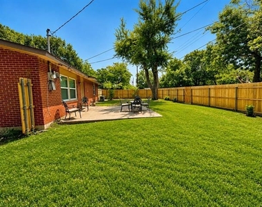901 Melrose Drive - Photo Thumbnail 12