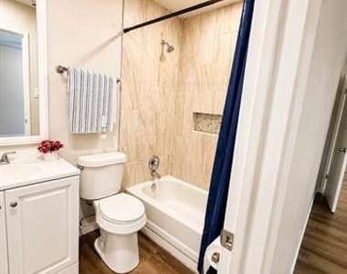 901 Melrose Drive - Photo Thumbnail 8