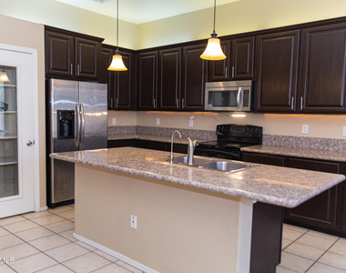 720 W Hancock Avenue - Photo Thumbnail 2