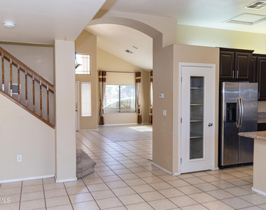 720 W Hancock Avenue - Photo Thumbnail 5