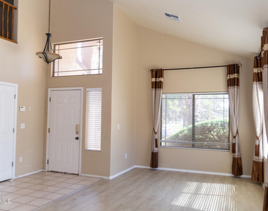720 W Hancock Avenue - Photo Thumbnail 8