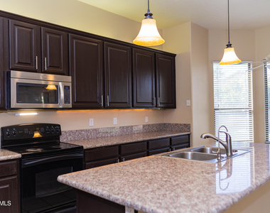 720 W Hancock Avenue - Photo Thumbnail 1