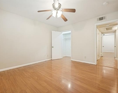 5106 Reiger Avenue - Photo Thumbnail 3