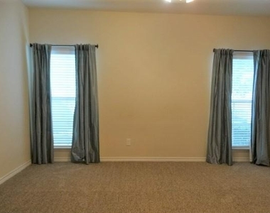 5547 Cecina Drive - Photo Thumbnail 7