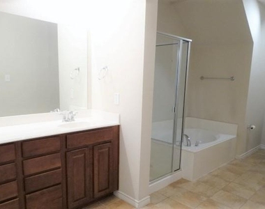 5547 Cecina Drive - Photo Thumbnail 8